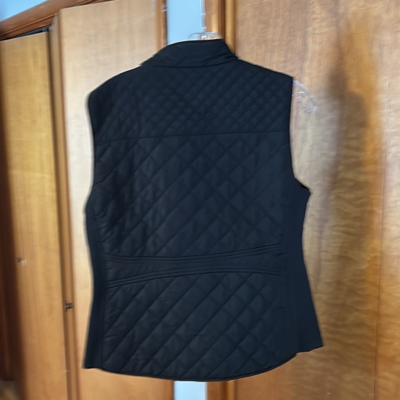 Women's Black Quilted Vest - Picture 5 of 5